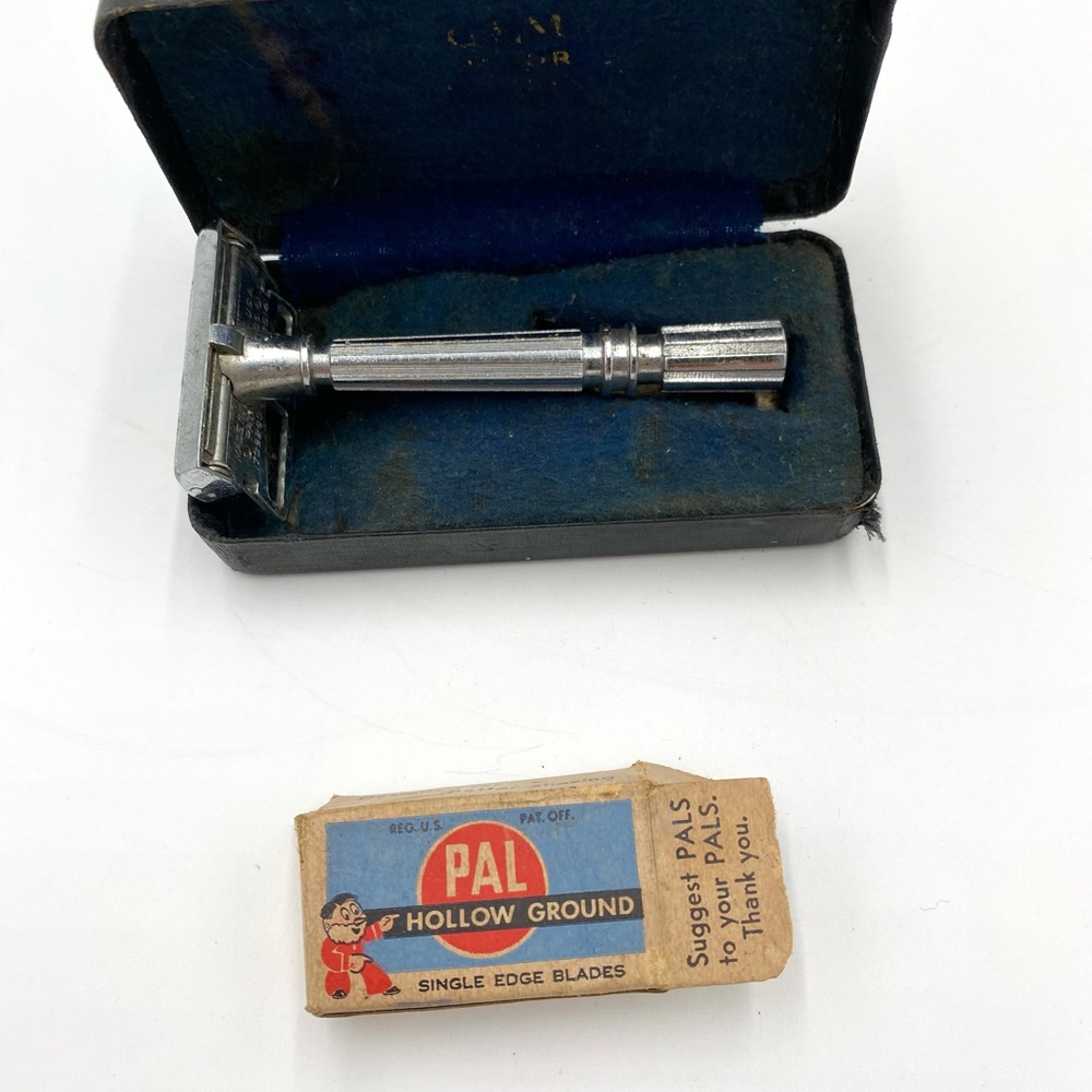 Vintage GEM Micromatic Single Edge Safety Razor Set With Case Two Razor Blades. - Picture 10 of 10